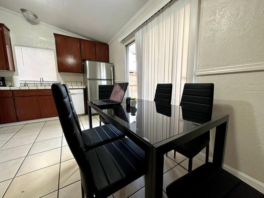 Comfortable House W/ Wi-fi/tv - Turlock,ca